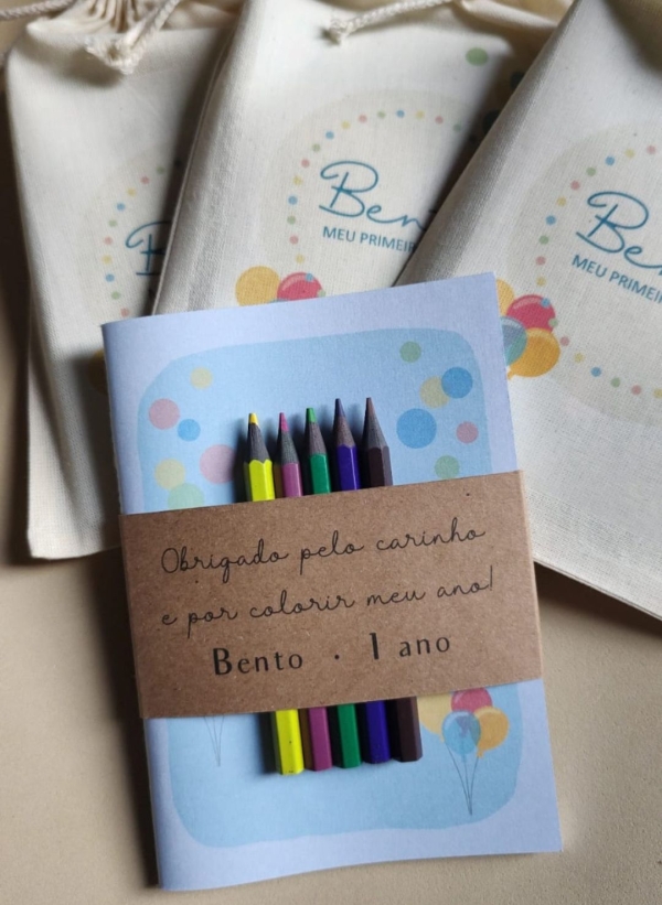 Kit livro com mini lápis e saquinhos de algodão cru - Image 3