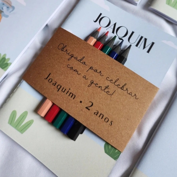Cadernetas A6 com mini lápis e folhas em branco